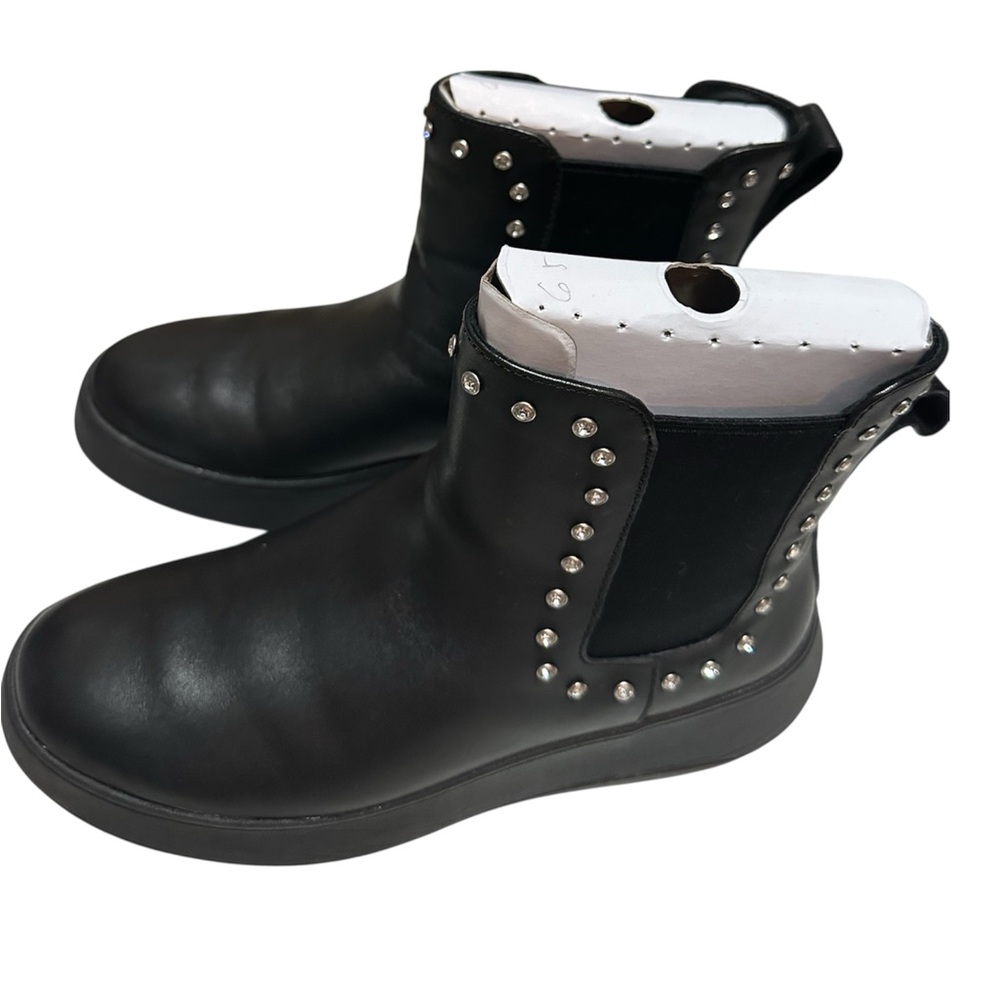 FitFlop Chelsea Black Studded Ankle Boots